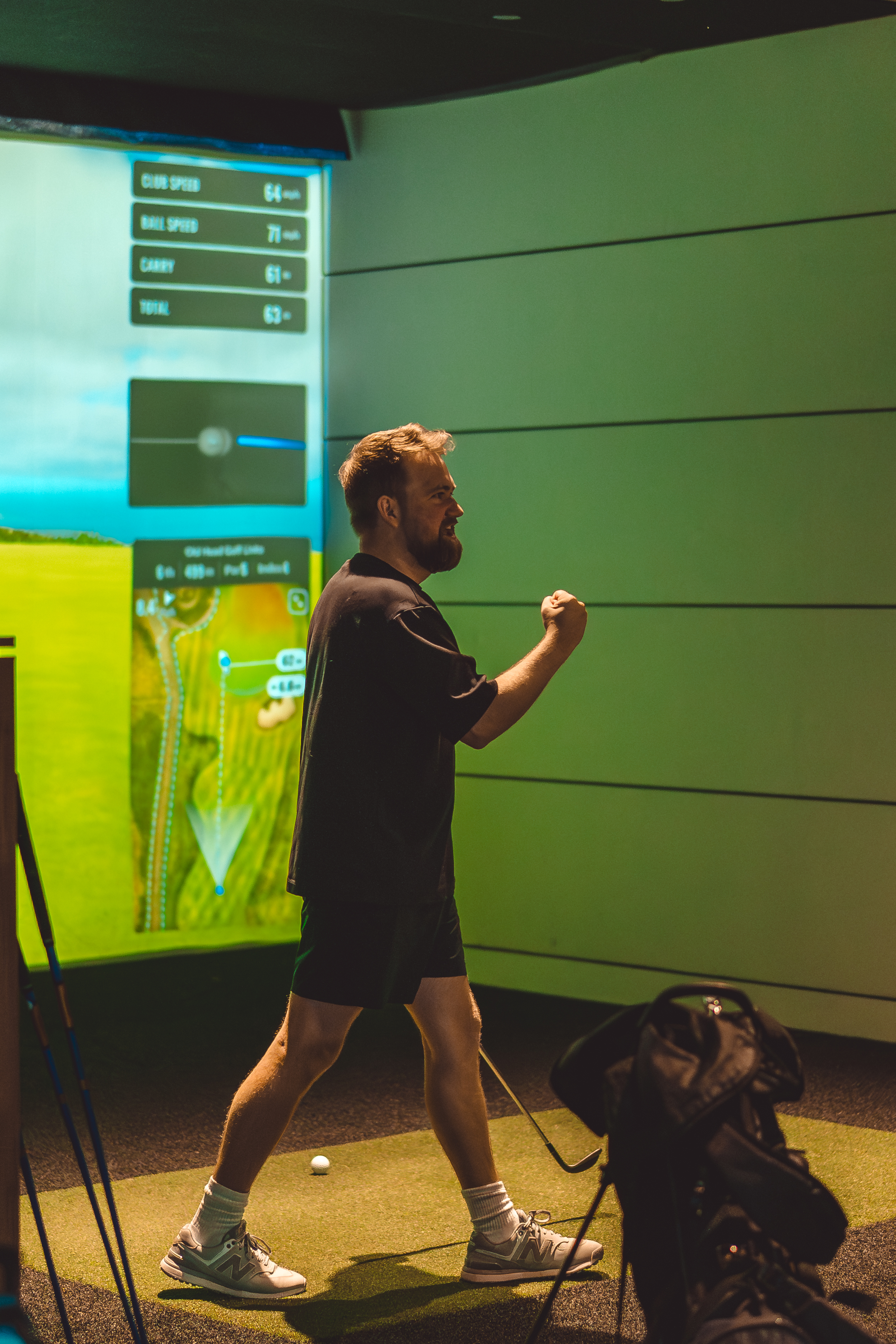 Player checking TrackMan stats